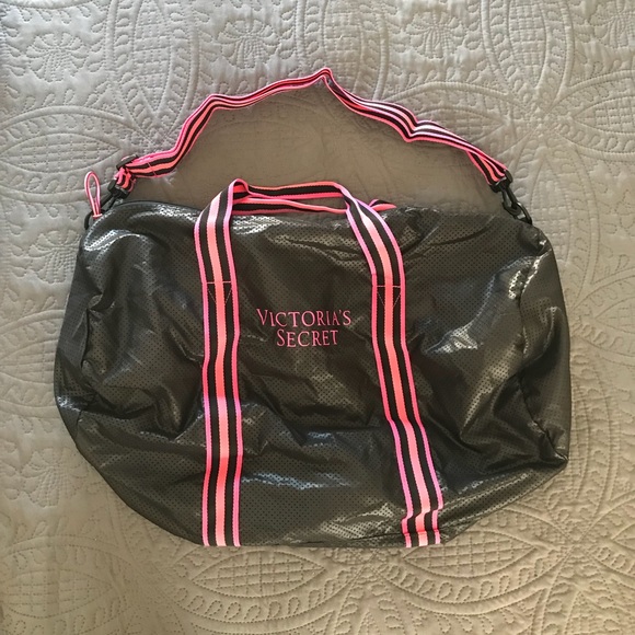 $60 ⬇️ Victoria’s Secret Travel Gym Duffel Bag NWT - Picture 6 of 8